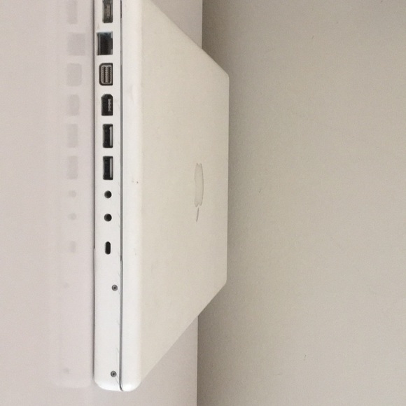macbook - Picture 2 of 7